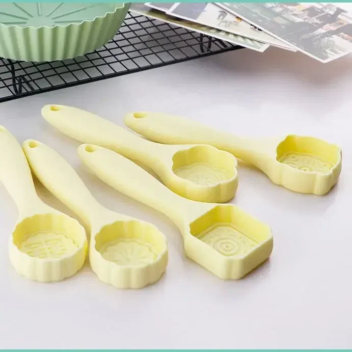 Feature Mooncake Molds Portable Reusable Pastry Set