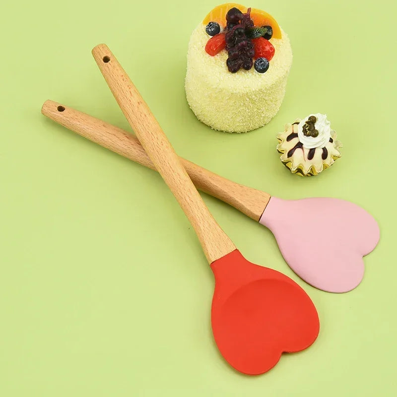 Hign-concerned Silicone Heart Spatula Set For Baking